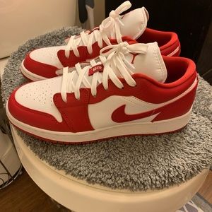 Air Jordan Retro 1 Low "Gym Red" GS Size 7Y!!!